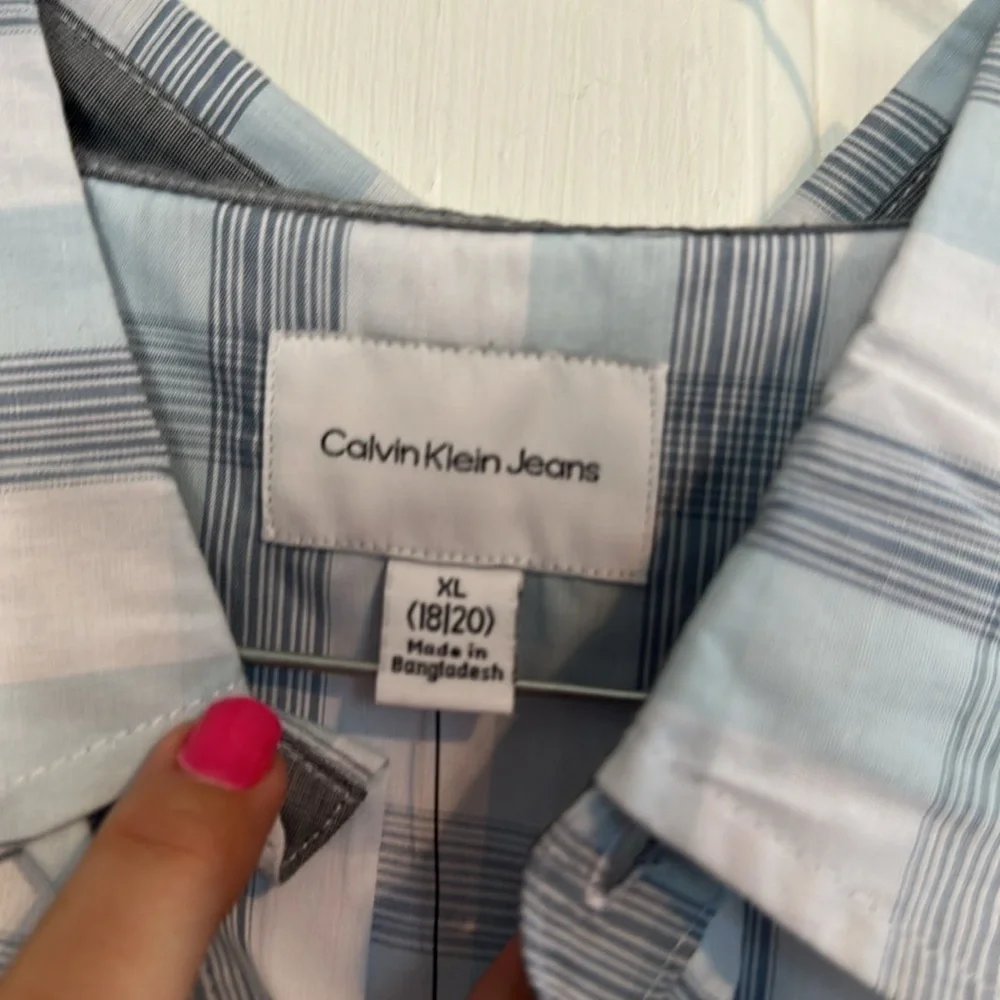 Calvin Klein Jeans youth XL blue plaid short sleeve button down shirt